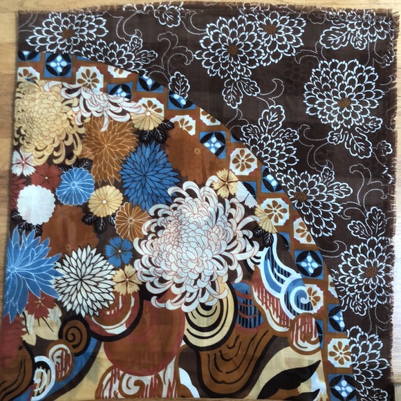 Attractive Chrysanthemums Print Large Shawl Wrap - Picture 9 of 14